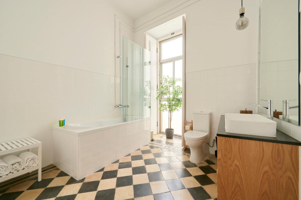 Sunny Pink Street Historical Apt, By Timecooler Lisboa 外观 照片