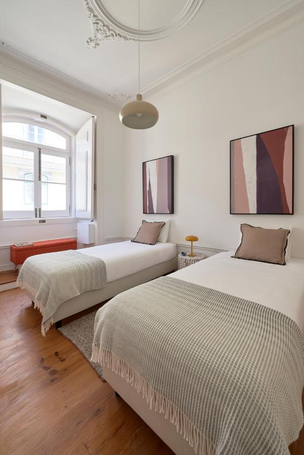 Sunny Pink Street Historical Apt, By Timecooler Lisboa 外观 照片